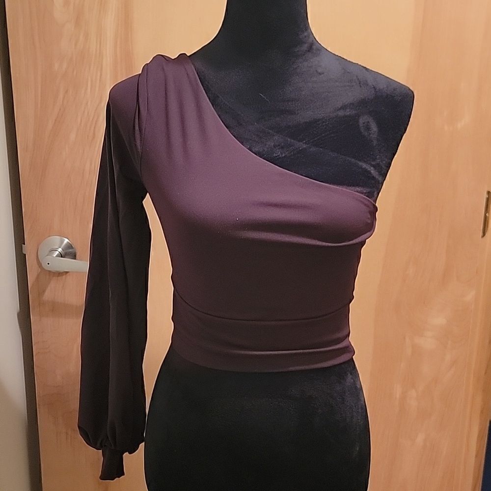 Susana monaco one sleeve cropped top wine color size med